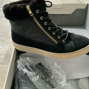 COUGAR BOOTIES NEVER USED.